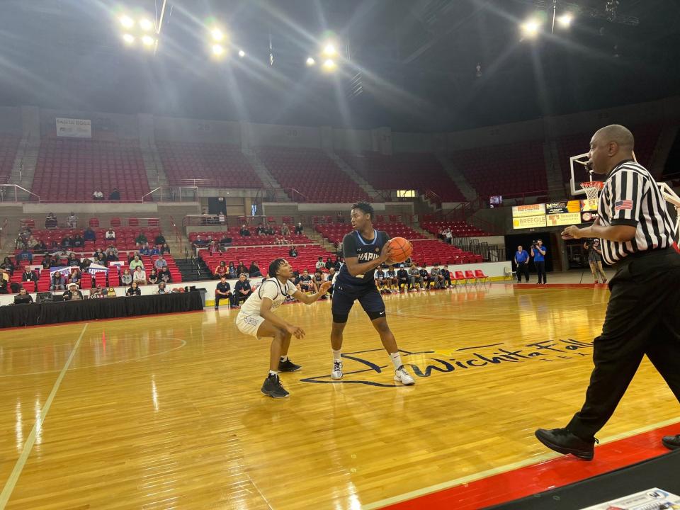 Chapin and Mansfield Summit battled it out for the Region 1-5A boys basketball title on Saturday in Wichita Falls.