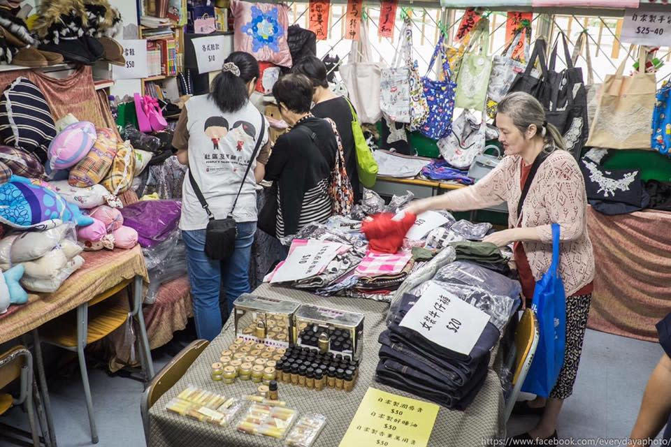 青衣島民去年辦墟市，邀請基層婦女及小店擺檔。青衣島民Facebook圖片