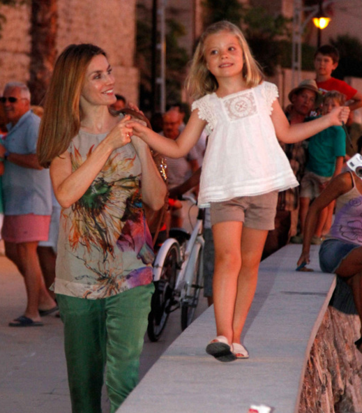 Doña Letizia busca rincones tranquilos donde los paparazis no la encuentren. Pero este verano la Reina tiene muy difícil irse. (Foto: GettyImages)