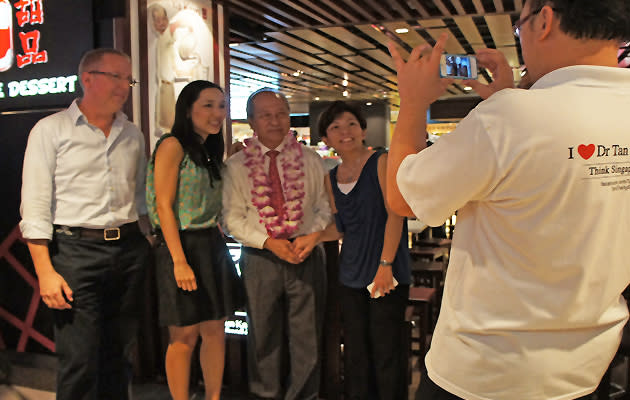 Dr Tan Cheng Bock says he wants to work closely with the gov't but it doesn't mean he will toe the line. (Yahoo! photo/Alicia Wong)