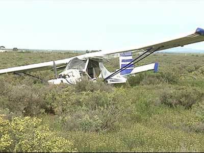 <p>Two injured in light plane crash-landing</p>