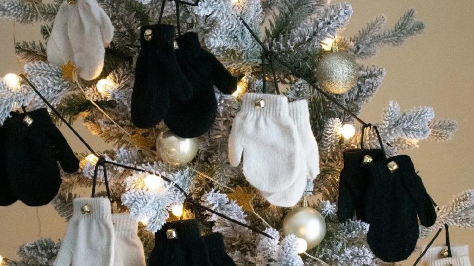 diy mitten garland christmas garland ideas