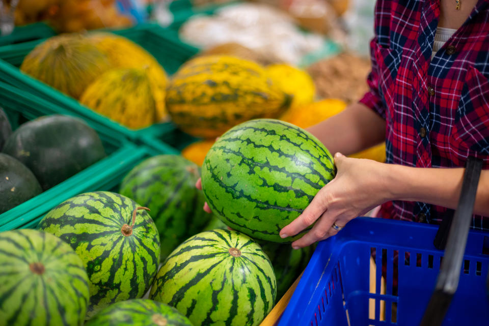 El melón y la sandía ya han bajado su precio respecto al inicio del verano. Foto: Getty Creative