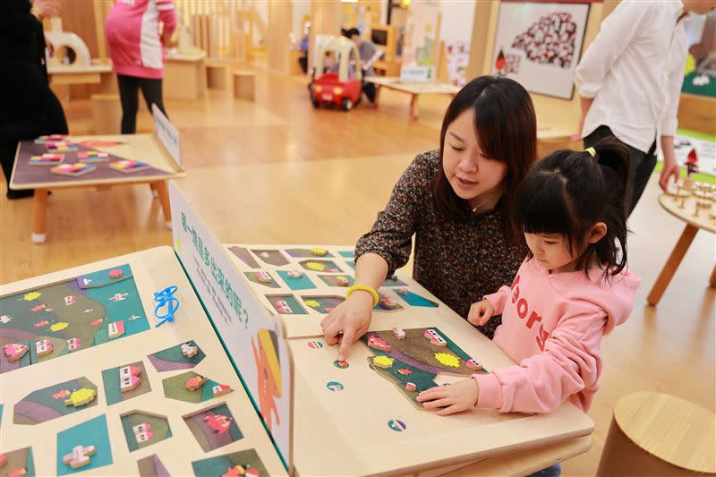 信誼親子館大型五味太郎繪本延伸遊具將出現在台北書展邀請親子一起來玩動腦遊戲。（圖／信誼基金會提供）