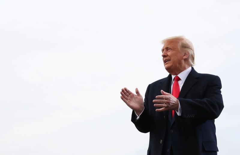 FOTO DE ARCHIVO: El presidente de los Estados Unidos Donald en un mitin de campaña en Londonderry, New Hampshire, EEUU