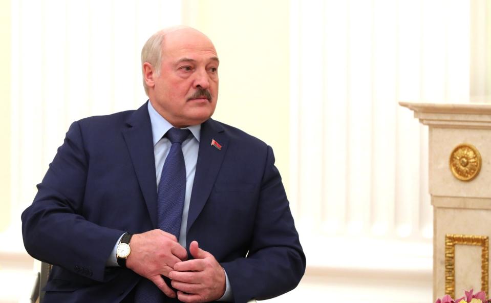 <p>La invasión de Ucrania ha provocado que entre en esta lista de parias internacionales Bielorrusia, el gran aliado de Moscú. El país gobernado por Aleksandr Lukashenko cuenta con 1.134 sanciones recibidas, de las cuales 1.134 le fueron impuestas después del 22 de febrero. (Foto: KREMLIN PRESS OFFICE / HANDOUT / Anadolu Agency / Getty Images).</p> 