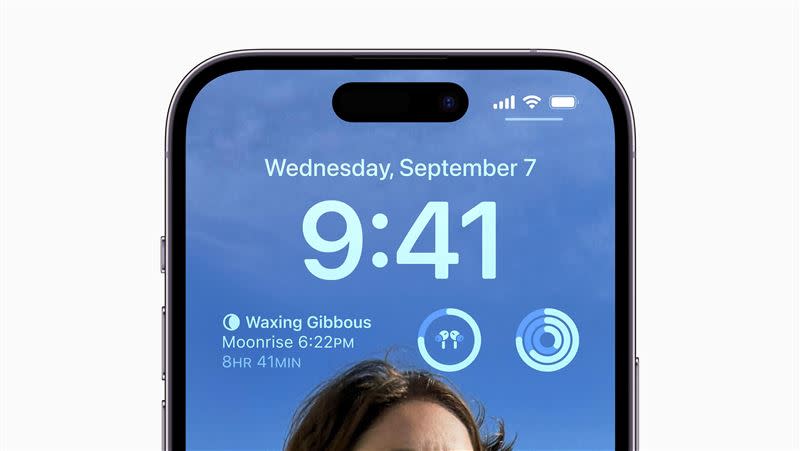 iOS 16推出全新動態島、自製桌面功能，引起果粉興趣。（圖／蘋果提供）