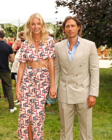 <  p>  Neil Rasmus/BFA.com/Shutterstock <  /p>  Paltrow e il marito Brad Falchuk posano insieme mentre Goop, Gucci ed Elizabeth Saltzman organizzano una cena intima con la Gucci Osteria