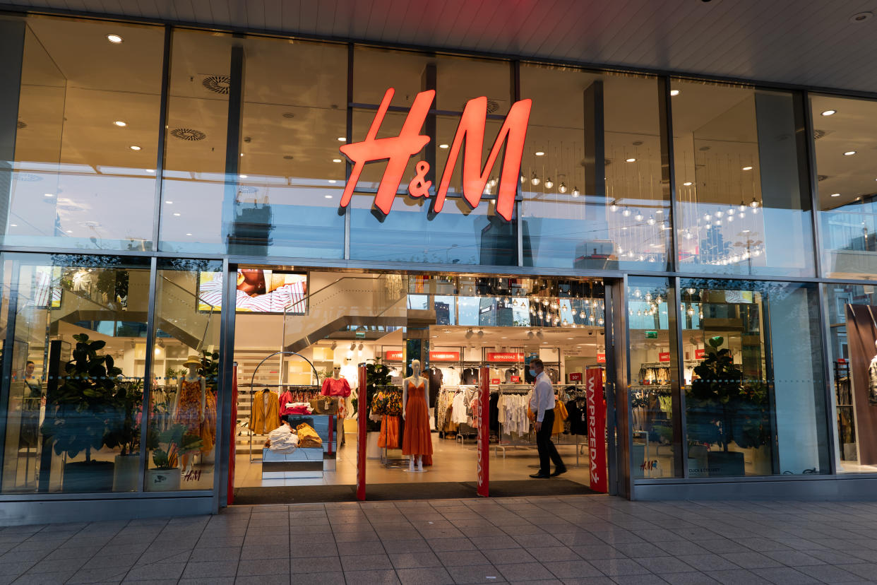 Global clothing giant H&M will offer customers a discount when they trade-in clothing that they are no longer using.