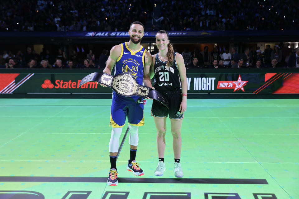 Stephen Curry與Sabrina Ionescu來了一場三分球大賽。（Photo by Stacy Revere/Getty Images）