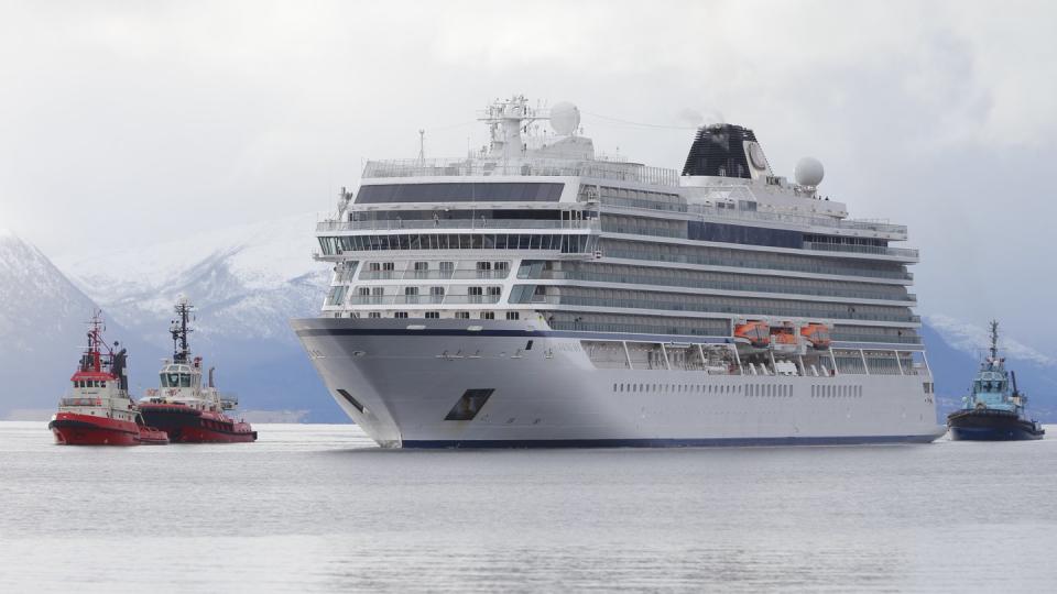 Die «Viking Sky» erreicht den Hafen der norwegischen Kleinstadt Molde. Foto: Ekornesvåg, Svein Ove/NTB scanpix