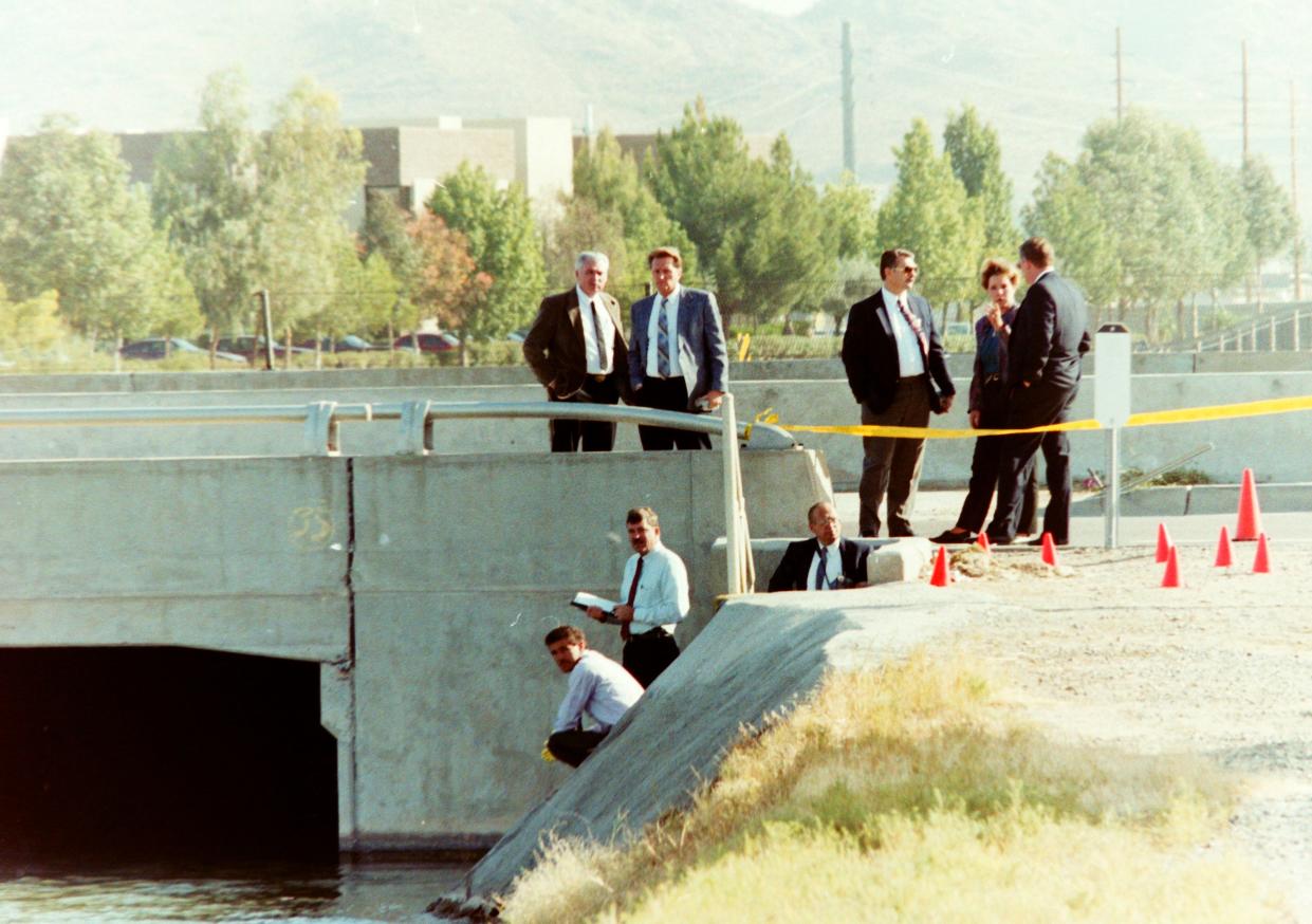 Phoenix police prepare to remove Angela Brosso's remains from the Arizona Canal in November 1992.