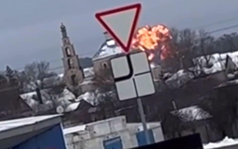 The moment the Il-76 military transport aircraft crashed in the village of Yablonovo in the Belgorod region