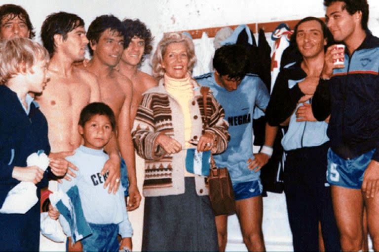 La conducción del Club Social y Deportivo Loma Negra, después de ganar el campeonato Mayor de la Liga en 1980, decidió pegar el salto y solicitar apoyo económico para afrontar el torneo Regional del año siguiente;  Amalita Fortabat solventó los gastos a través de su fundación