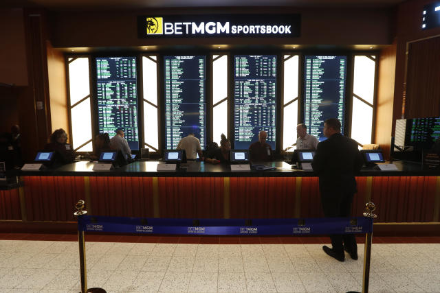 Super Bowl props get bettors' attention at Las Vegas sportsbooks