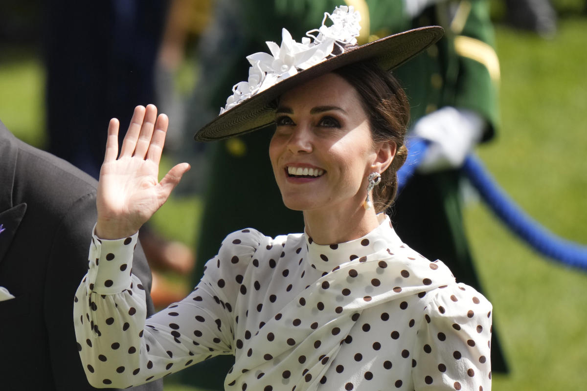 The Duchess of Cambridge Channels Princess Diana in Alessandra Rich at the  2022 Royal Ascot