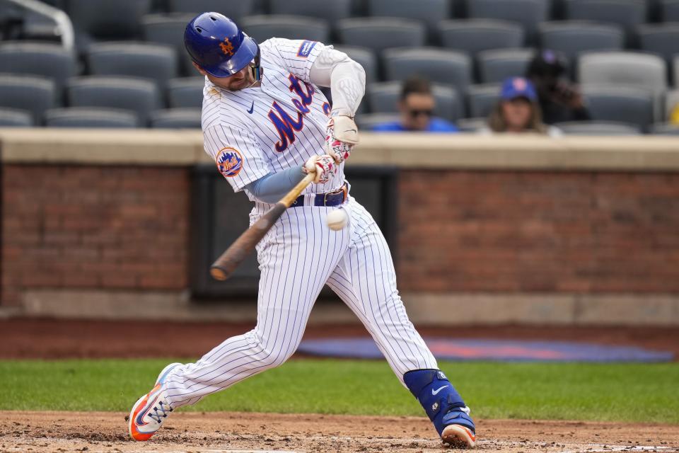 New York Mets' Pete Alonso hits a single during the third inning in the first baseball game of a doubleheader against the Miami Marlins, Wednesday, Sept. 27, 2023, in New York. (AP Photo/Frank Franklin II)