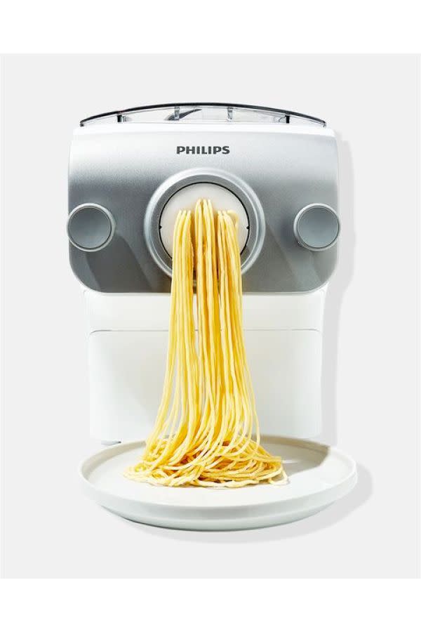 28) Pasta and Noodle Maker Plus