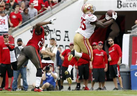 Dec 15, 2013; Tampa, FL, USA; San Francisco 49ers tight end Vernon Davis (85) catches the ball for a touchdown during the first half against the Tampa Bay Buccaneers at Raymond James Stadium. Kim Klement-USA TODAY Sports