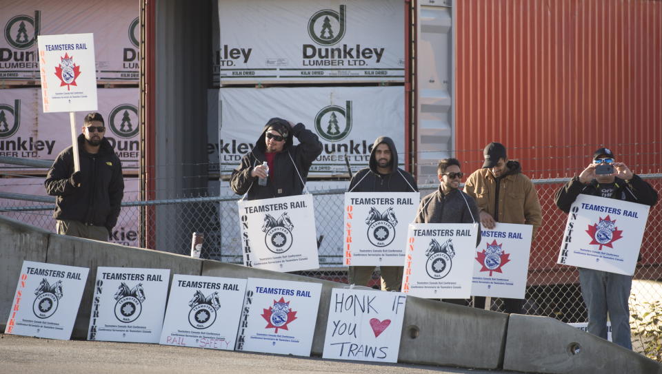 Striking CN rail members are seen outside the Mclean Rail Yard in North Vancouver, Wednesday, November, 20, 2019. *Jonathan Hayward/The Canadian Press via AP)