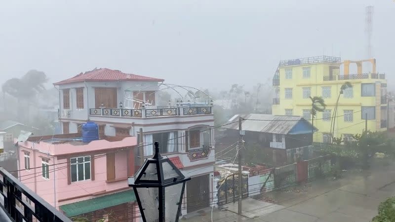 Strong winds and heavy rain in Sittwe