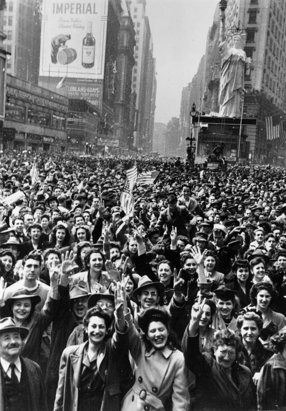 8th May 1945: Crowds celebrate VE day in Times Square, New York. (Photo by Hulton Archive/Getty Images)