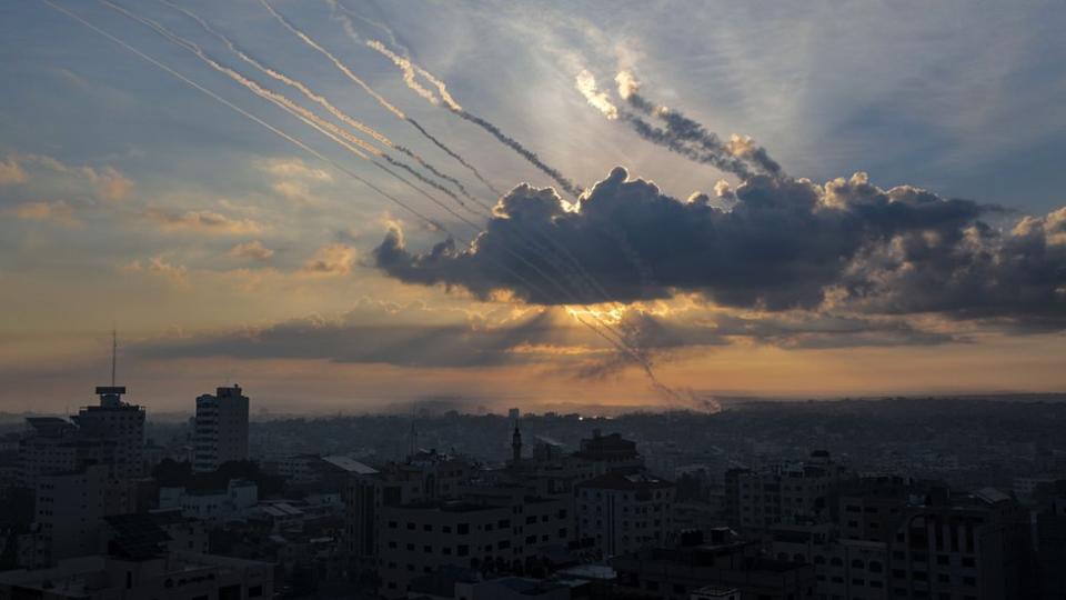 巴勒斯坦哈馬斯組織卡桑旅武裝從加沙城向以色列發射火箭（7/10/2023）