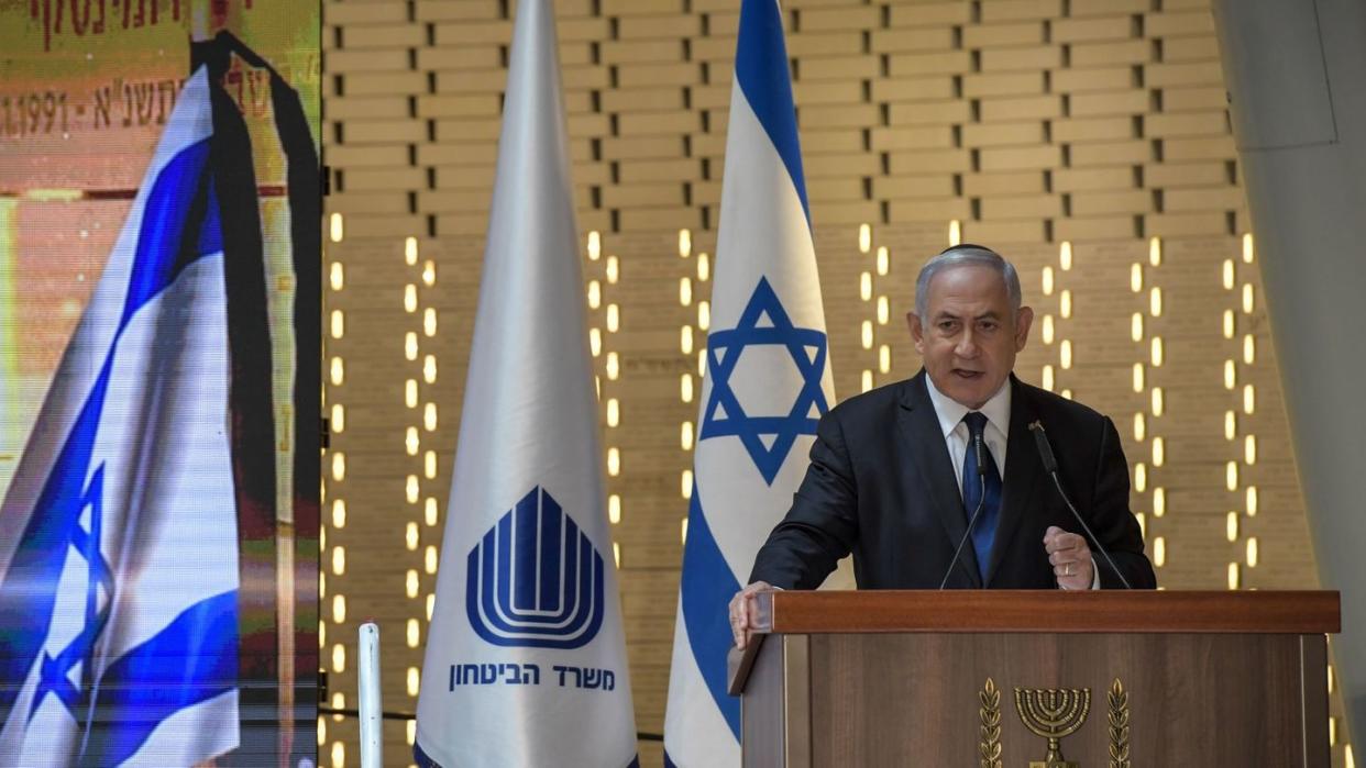 Benjamin Netanjahu, Ministerpräsident von Israel, spricht bei einer Gedenkzeremonie auf einem Militärfriedhof in Jerusalem. (Archivbild)