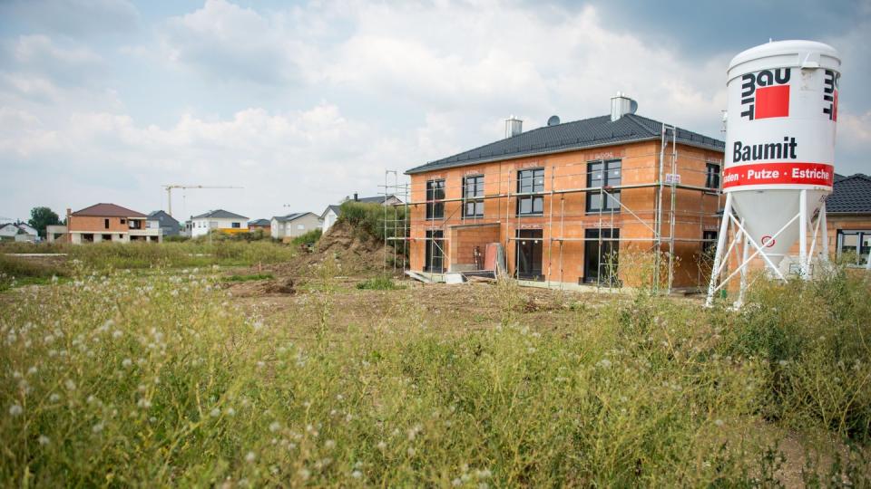 Fallen nach dem Umzug ins Eigenheim noch Handwerkerarbeiten an, können diese in der Einkommensteuererklärung angegeben werden. Foto: Lino Mirgeler