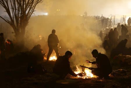 Migrants wait to cross the Slovenia-Austria border in Sentilj, Slovenia, October 27, 2015. REUTERS/Srdjan Zivulovic