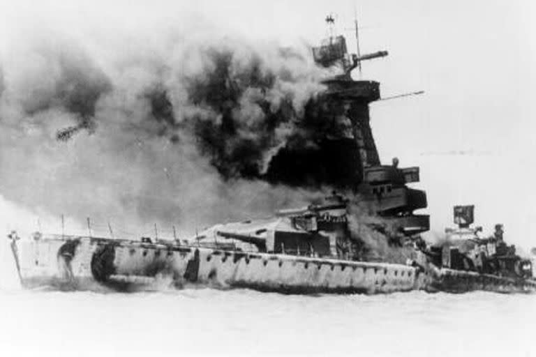 Hundimiento del acorazado alemán Graf Spee, en 1939