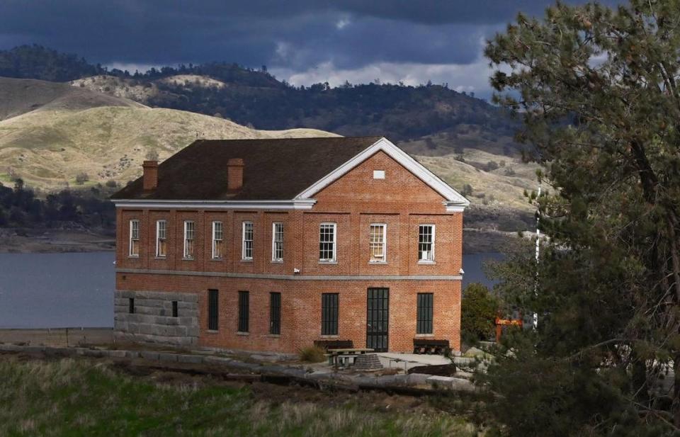 The Millerton Courthouse, a reconstructed replica of Fresno County’s original courthouse, seen at Millerton Lake Tuesday, Jan. 23, 2024 near Friant, CA. The courthouse sustained significant interior damage as a result of a December 2022 fire and remains closed to the public.