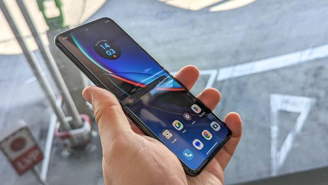 The Motorola Razr 40 Ultra still struggles with the biggest foldable flaw
