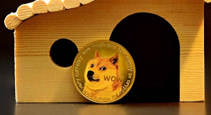 Dogecoin si rafforza mentre respira il mercato delle crypto