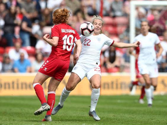 Beth Mead is challenged by Stine Ballisager (Getty)