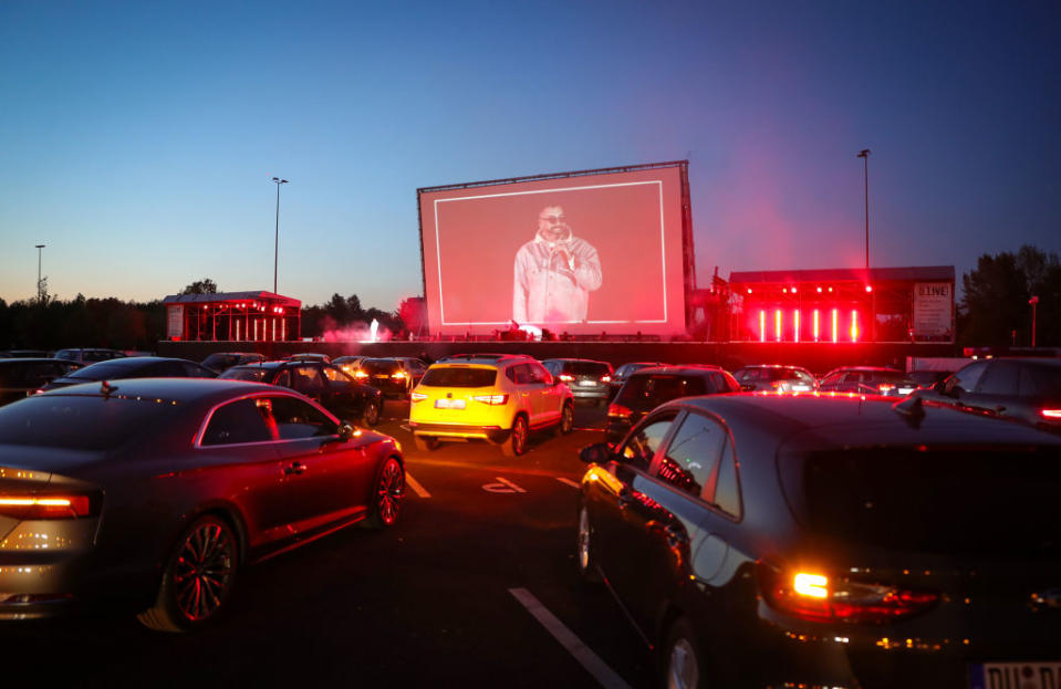 Der Rapper Sido tritt während der Coronavirus-Krise im Autokino Georg Schutz in Düsseldorf auf. (Bild: Getty Images)