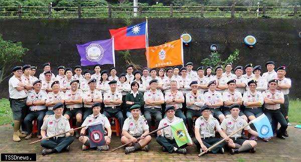 基隆市第十六期童軍暨童軍行義木章基本訓練，教育處林祝里處長及海科館陳素芬館長都地親自到場致意。（記者王世明攝）