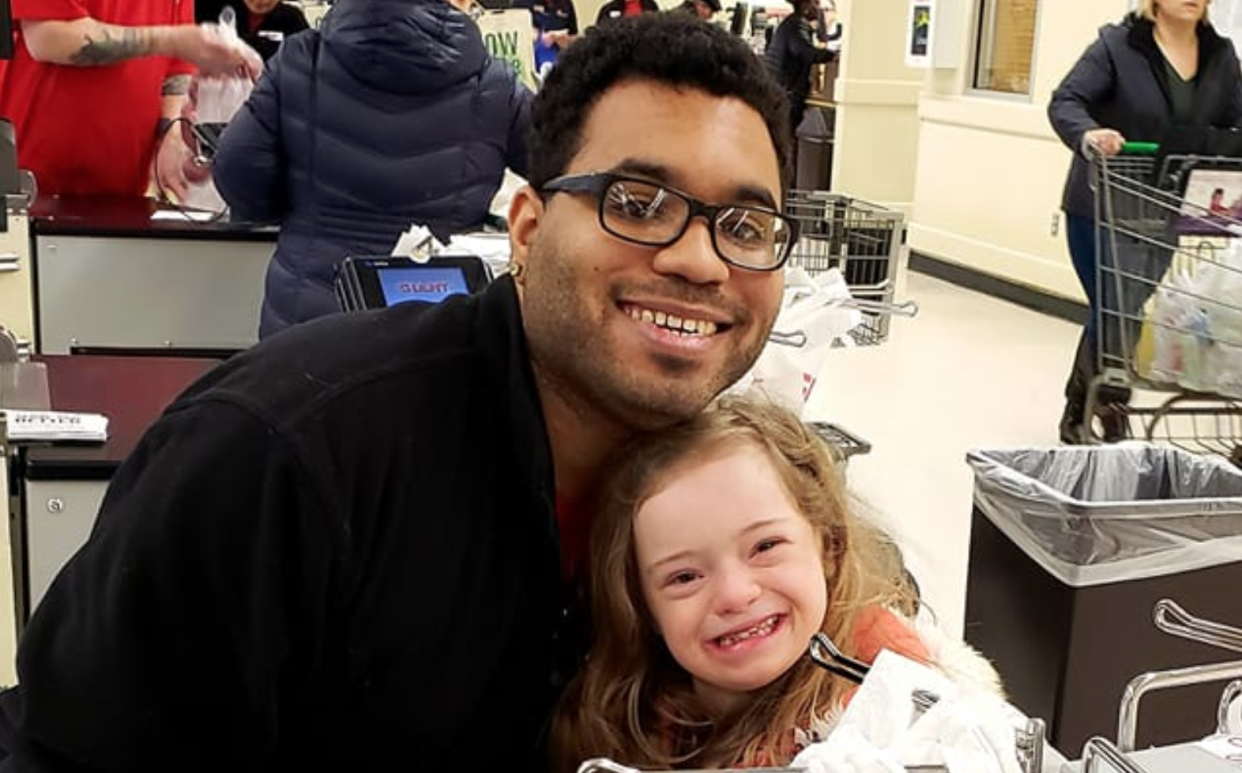 One little girl’s mother is thanking a cashier at a grocery store for showing kindness and patience. (Photo: Lisa Teach via Facebook)