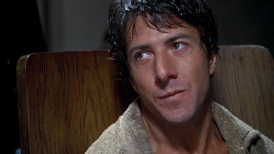 Los Angeles.CA.USA.  Dustin Hoffman dans une scène du film (C) Paramount Pictures, Marathon Man (1976) Réalisateur : John Schlesinger Scénariste : William Goldman Source : roman de William Goldman portant le même titre.  Synopsis : Un criminel de guerre nazi a volé des diamants à New York.  Réf : LMK110-SLIB311222-001 Fourni par LMKMEDIA.  Éditorial uniquement.  Landmark Media n'est pas le propriétaire des droits d'auteur de ces images fixes de films ou de télévision, mais fournit un service uniquement aux médias reconnus.  photos@lmkmedia.com