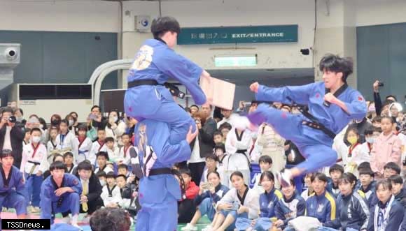 全國草莓盃跆拳道比賽在苗栗開打，二千六百多位選手卯足全力爭取最高榮譽。（記者江乾松攝）