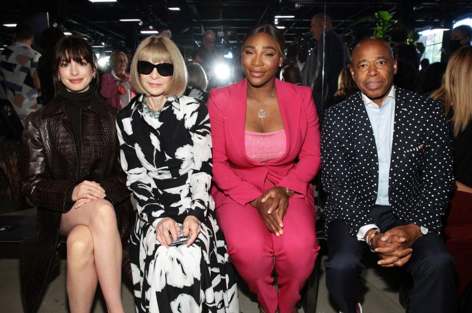 Anne Hathaway sits next to Anna Wintour at Michael Kors NYFW show (Getty Images for Michael Kors)