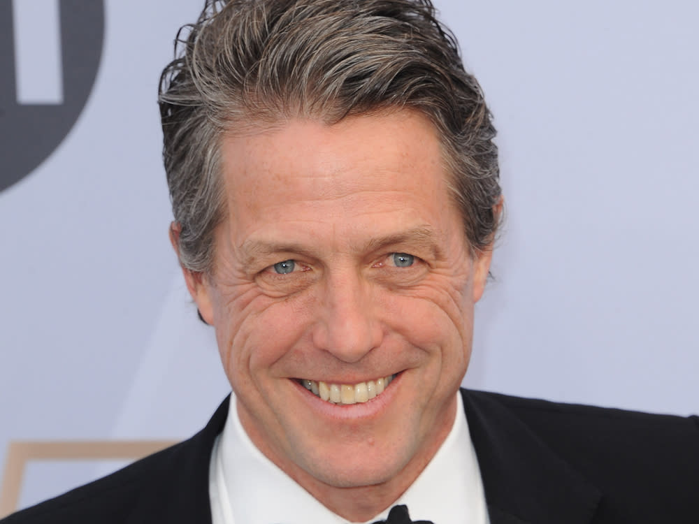 Hugh Grant betrog seine Freundin aus einer schlechten Laune heraus. (Bild: Shutterstock.com / Tinseltown)