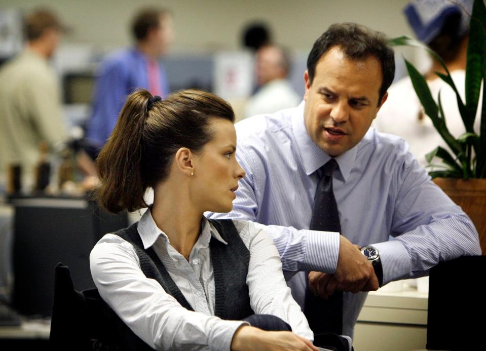 Actress Kate Beckinsale talks with "Nothing But The Truth" director Rod Lurie on the set in The Commercial Appeal newsroom on Oct. 18, 2007.