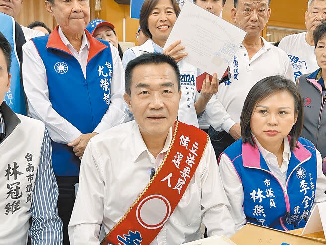 台南市立委選舉，以無黨身分登記參選的前台南市議長李全教（中），有機會突破綠色高牆的包圍，攻下「關鍵的1席」。（本報資料照片）