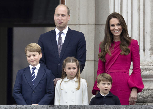 Åben Flyselskaber sennep Princess Kate Shares Previously Unseen Family Photo With All 3 Children to  Celebrate Mother's Day