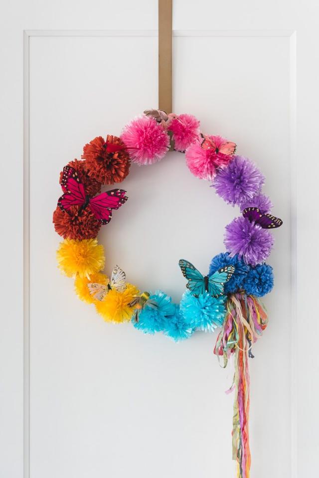 Give a Warm Welcome to Summer With These Bright and Beautiful Wreath Ideas