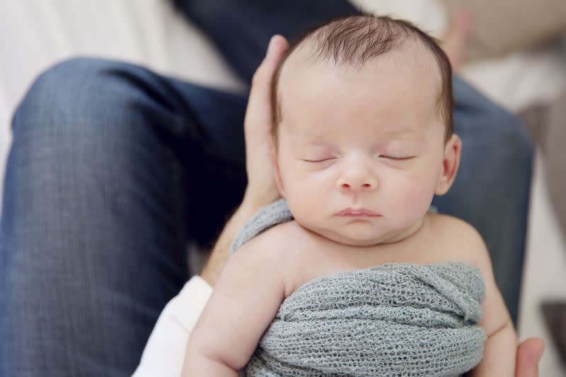 Un padre transgénero reveló que usó su propio óvulo para concebir a su hijo, que ahora tiene cuatro años. [Foto en la que posan modelos: Getty]