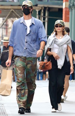 <p>BrosNYC/BACKGRID</p> Jacob Elordi towered over his girlfriend Olivia Jade Giannulli while in the N.Y.C neighborhood of SoHo on Tuesday, Sept. 19.