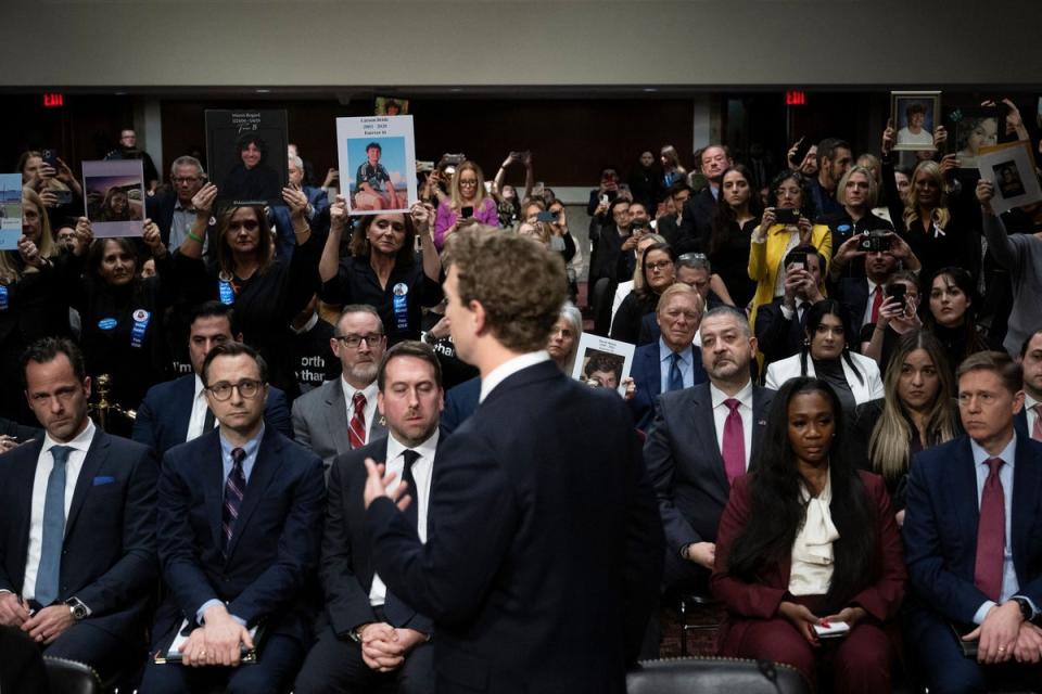 Mark Zuckerberg turns to address families during Wednesday's Senate hearing (AFP via Getty Images)