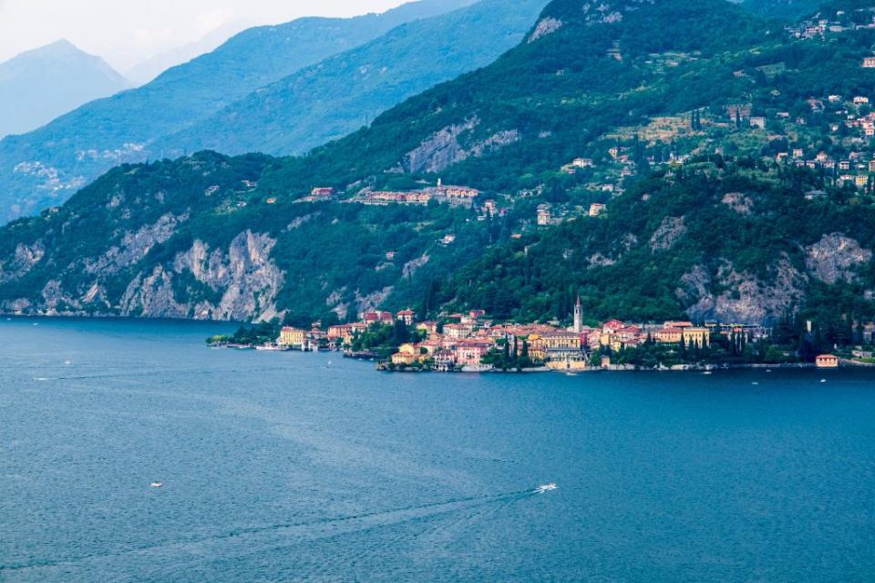 lake como towns